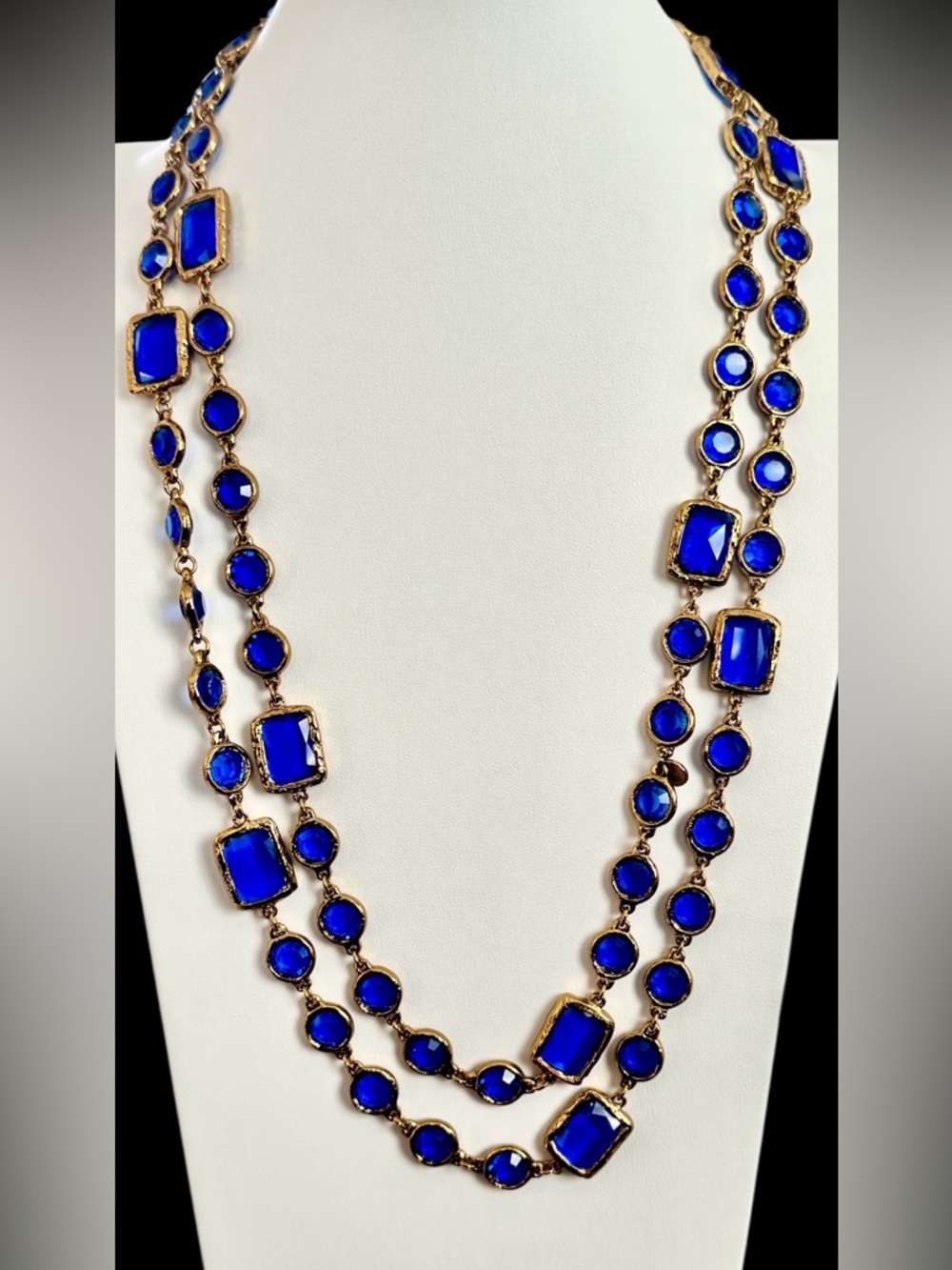 Chanel vintage 1981 Chicklet Necklace in Sapphire-blue